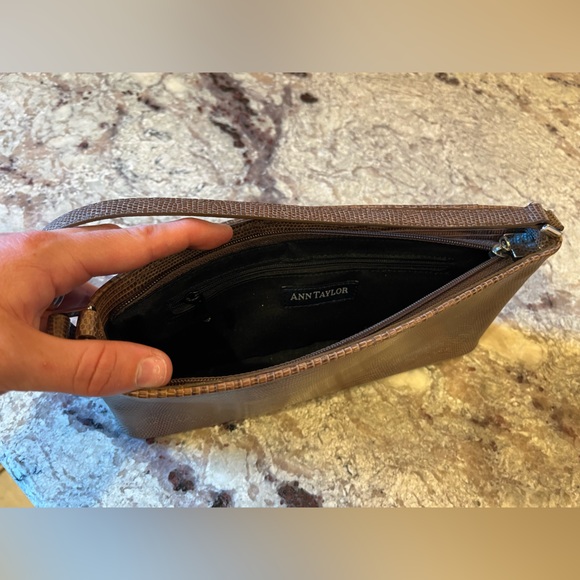 Ann Taylor Small Leather purse - Picture 4 of 5
